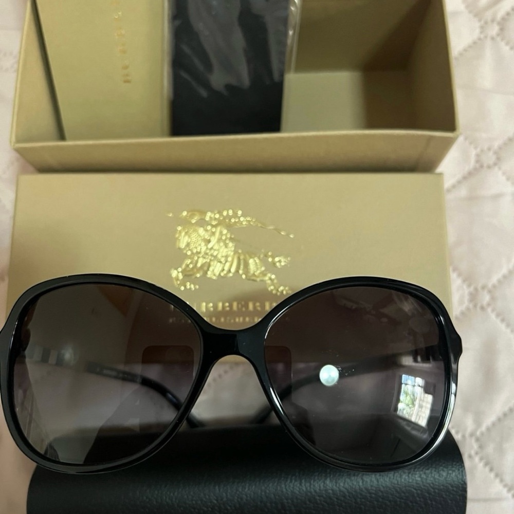 Burberry Black Sunglasses with Contemporary Design